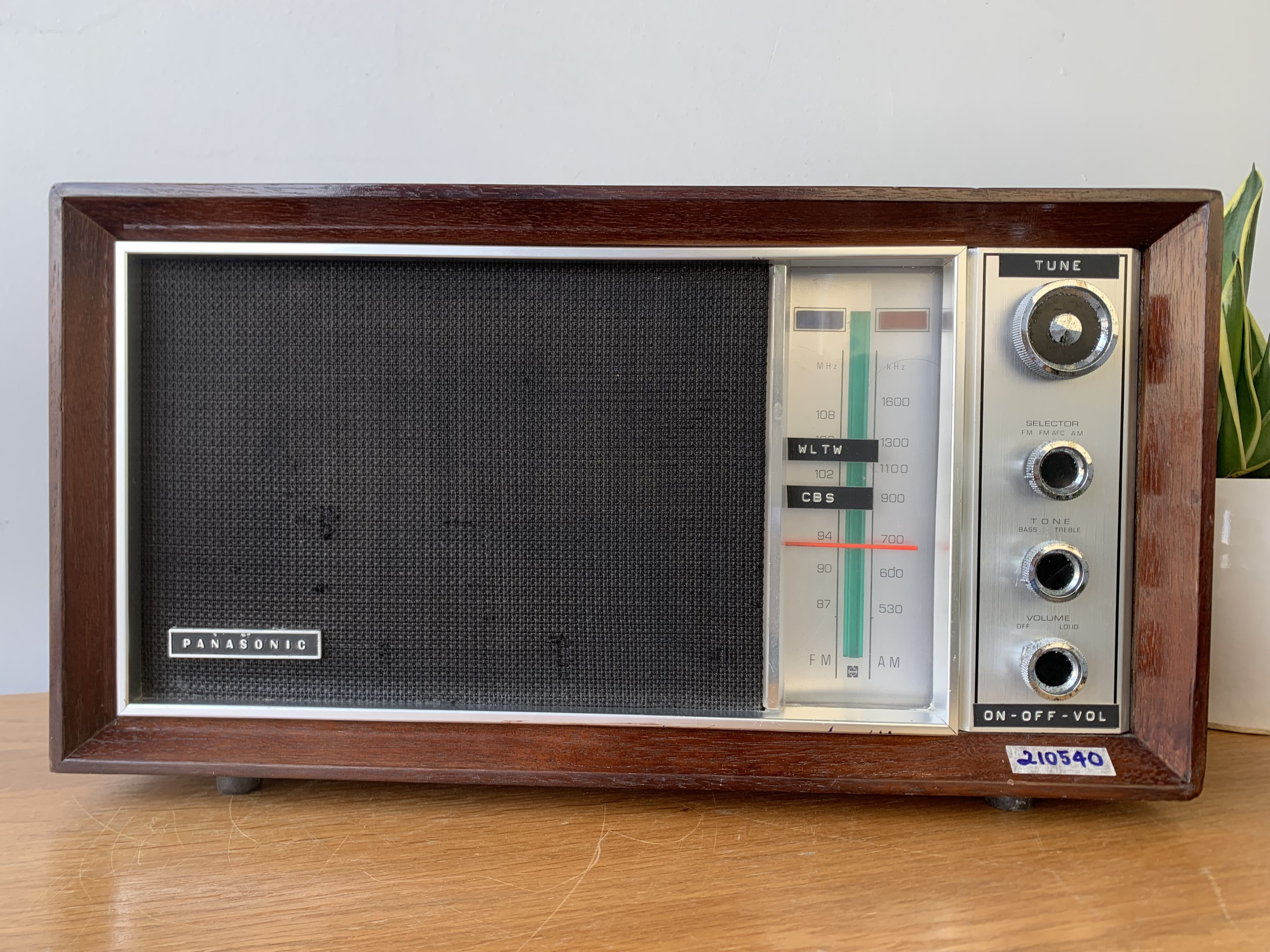 Radio Panasonic model R-7259 sóng khỏe