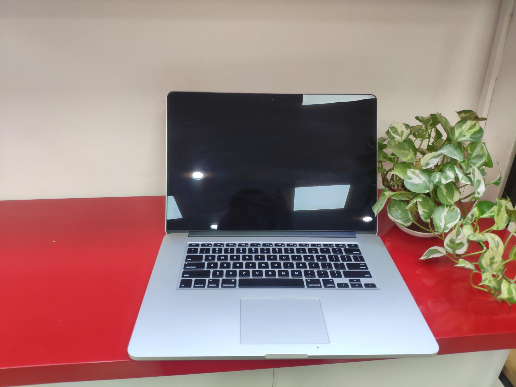 MacBook Pro 15 2015 MJLQ2-1