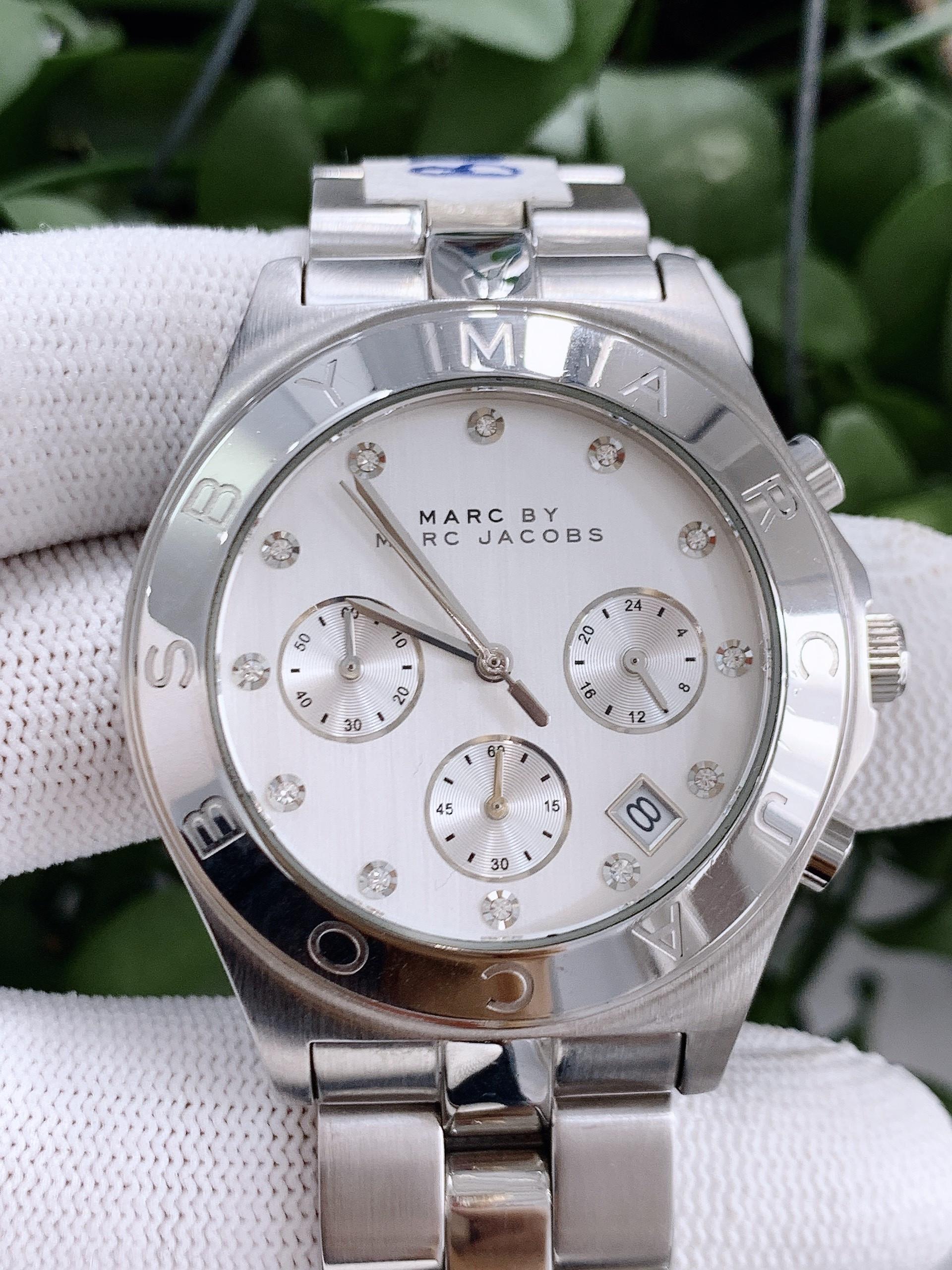 Đồng hồ đeo tay Marc Jacobs – cọc số đính đá