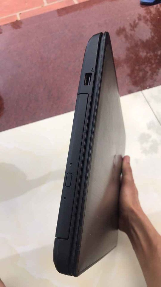 Dell Latitude 3440 canh trai