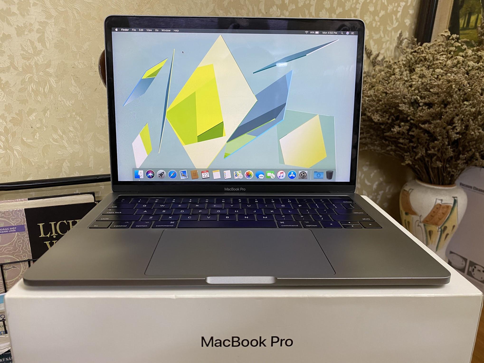 Macbook Pro 2017 13",Core i5/8GB/256GB