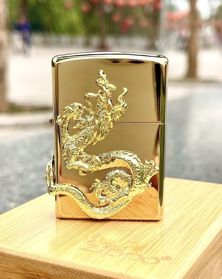 Bật lửa Zippo thiết kế rồng vàng độc đáo