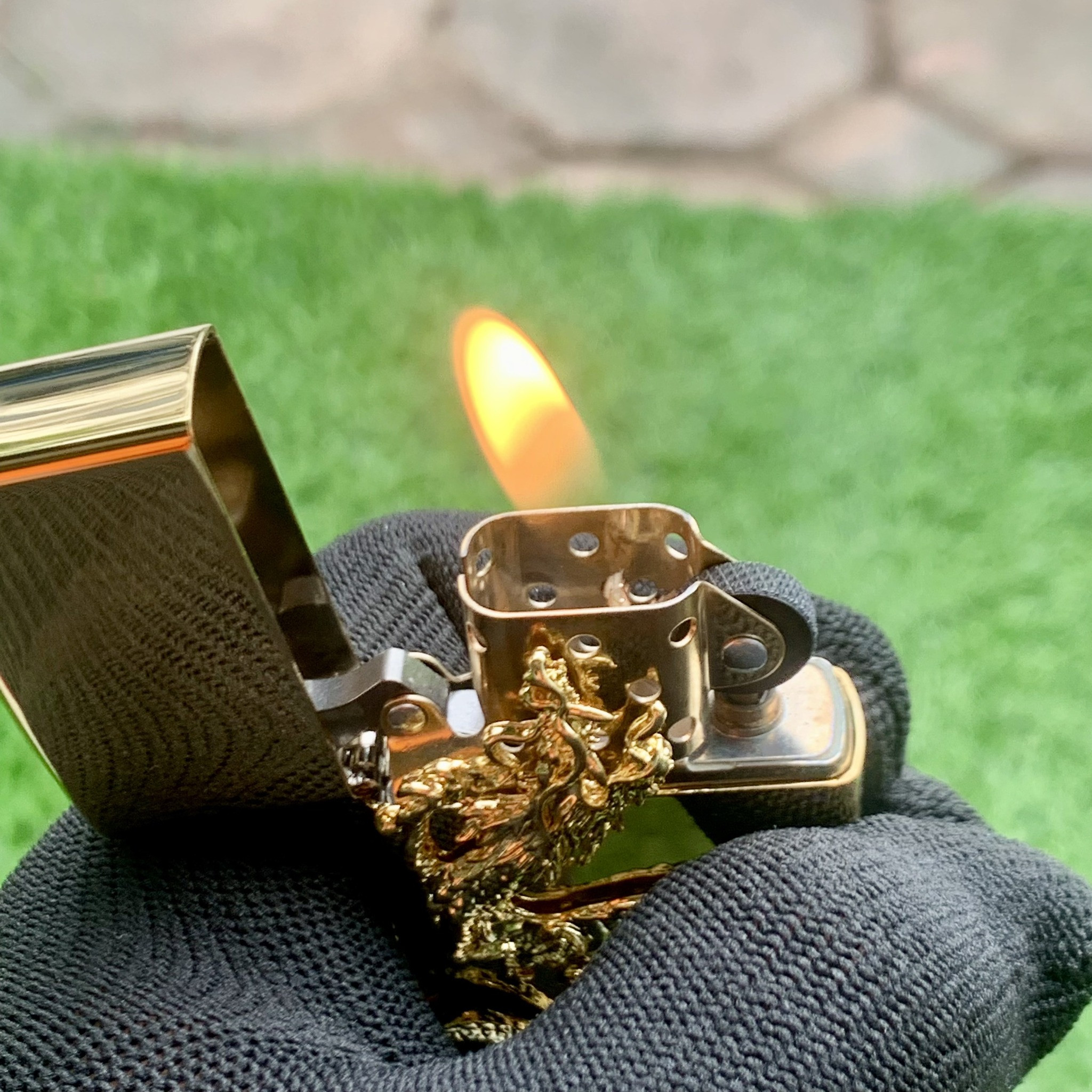 Bật lửa Zippo thiết kế rồng vàng độc đáo