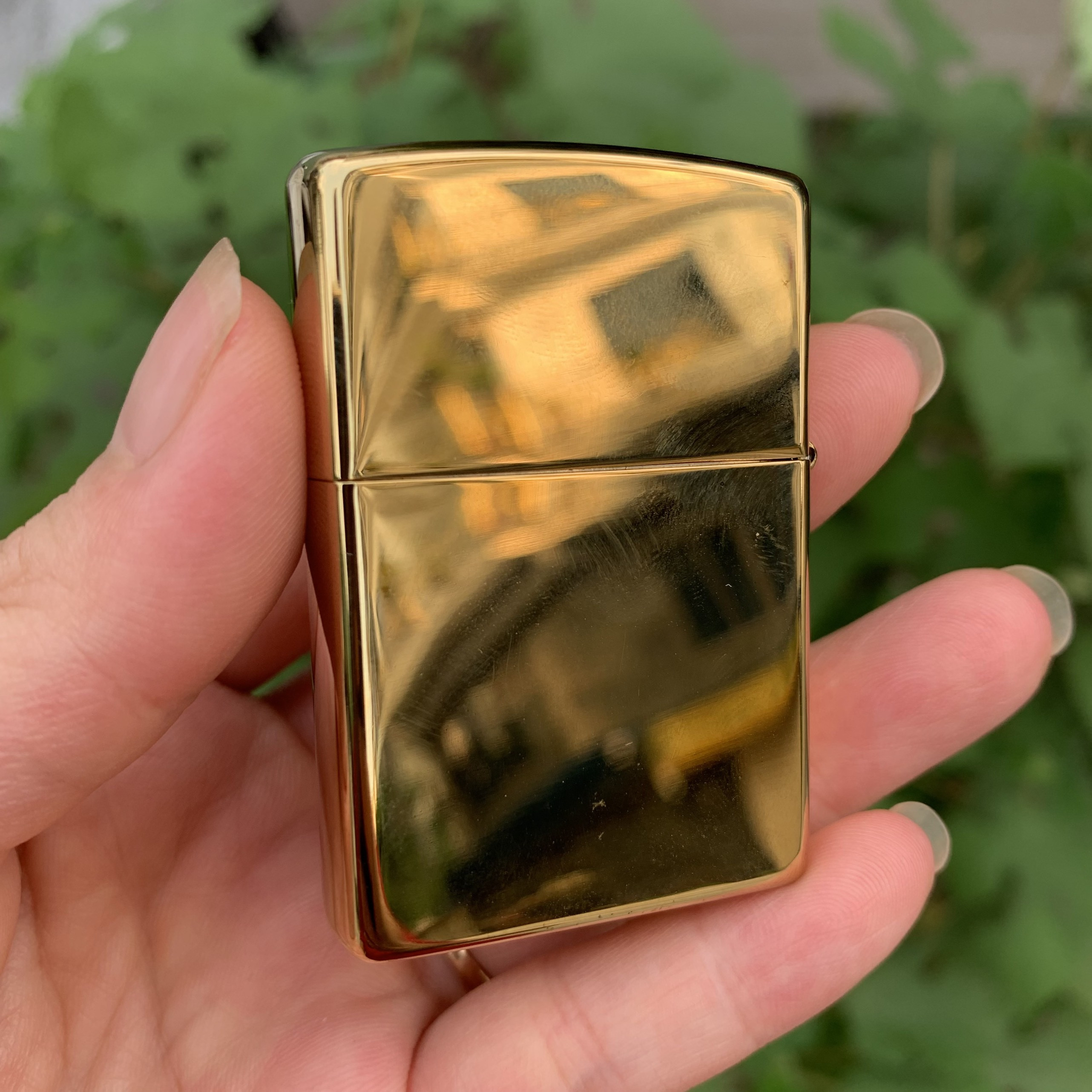 Bật lửa Zippo thiết kế rồng vàng độc đáo