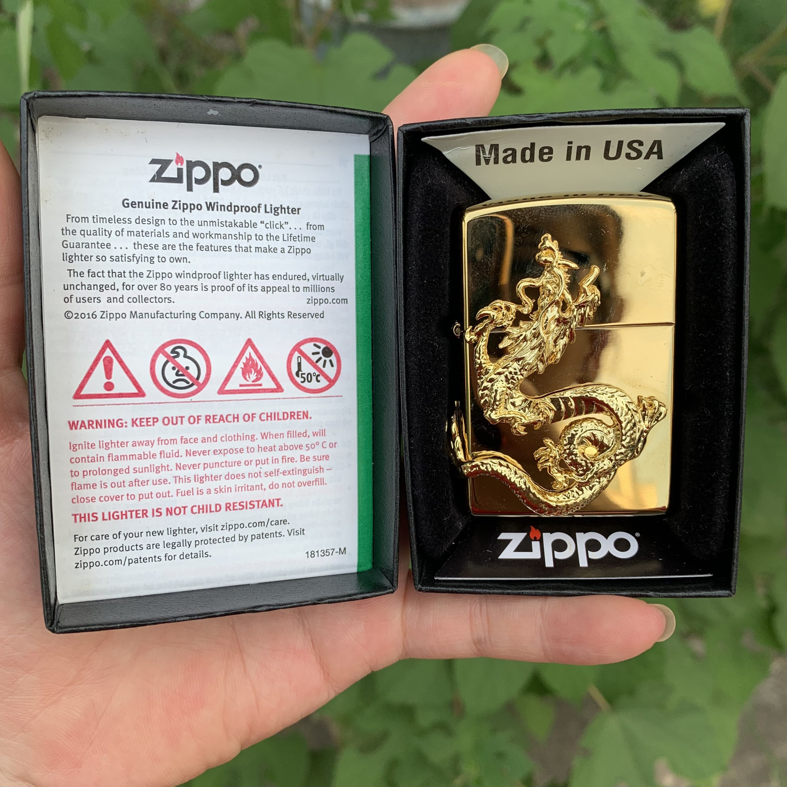 Bật lửa Zippo thiết kế rồng vàng độc đáo