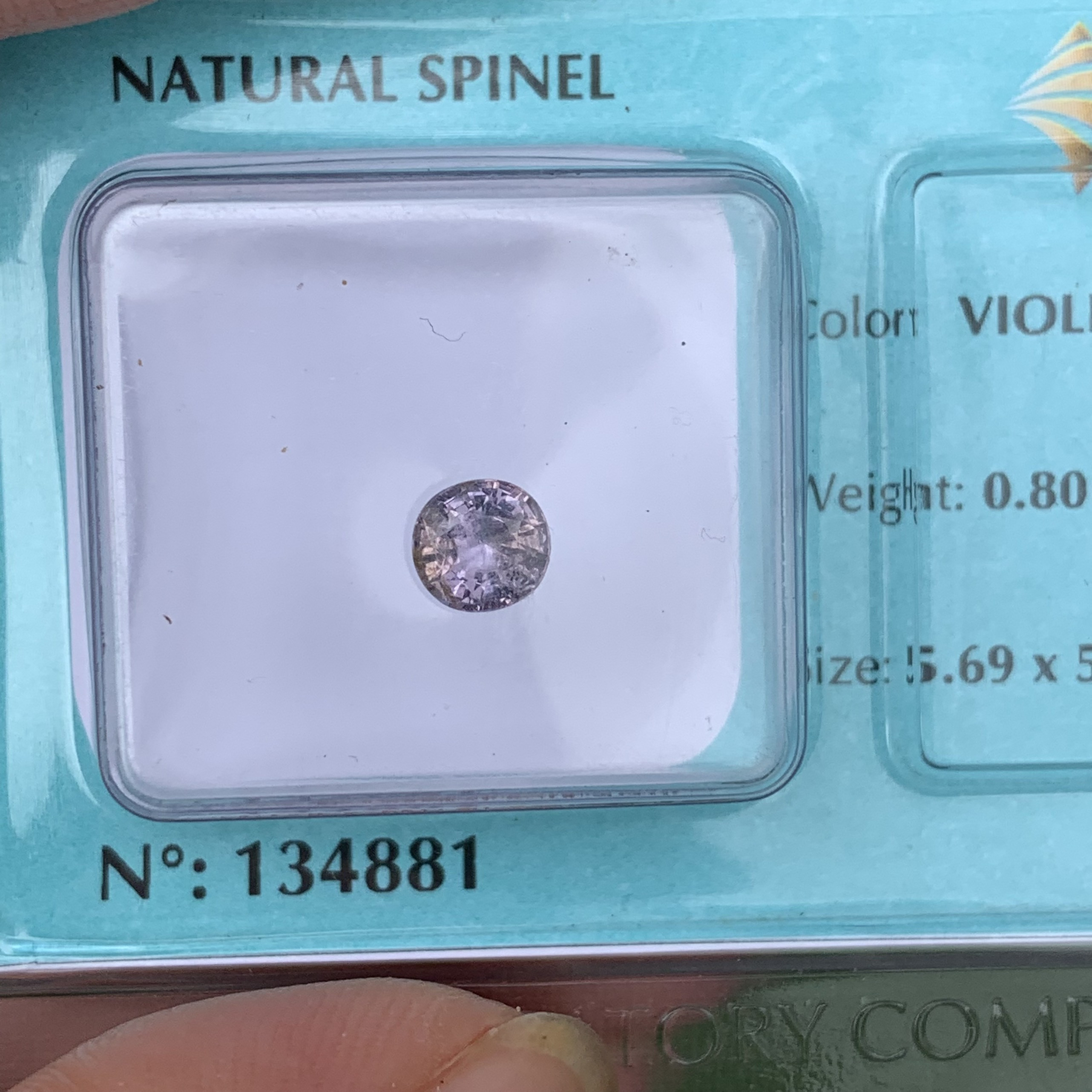 Viên đá Spinel tím thiên nhiên khai thác tại Lục Yên