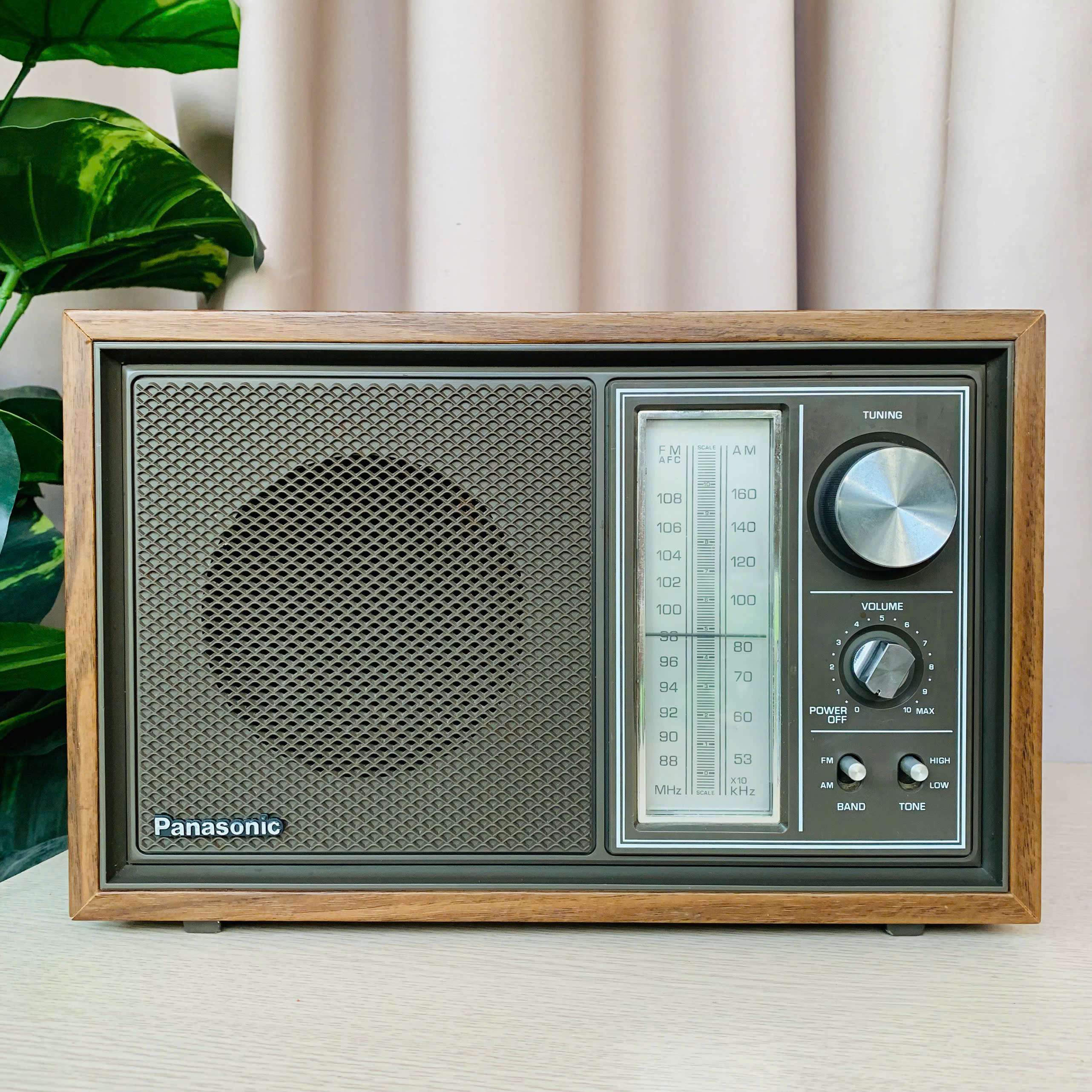 Radio Panasonic Model RE-6289 vỏ gỗ cổ điển