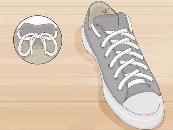 Cách buộc dây giày giấu dây xỏ lỗ chẵn