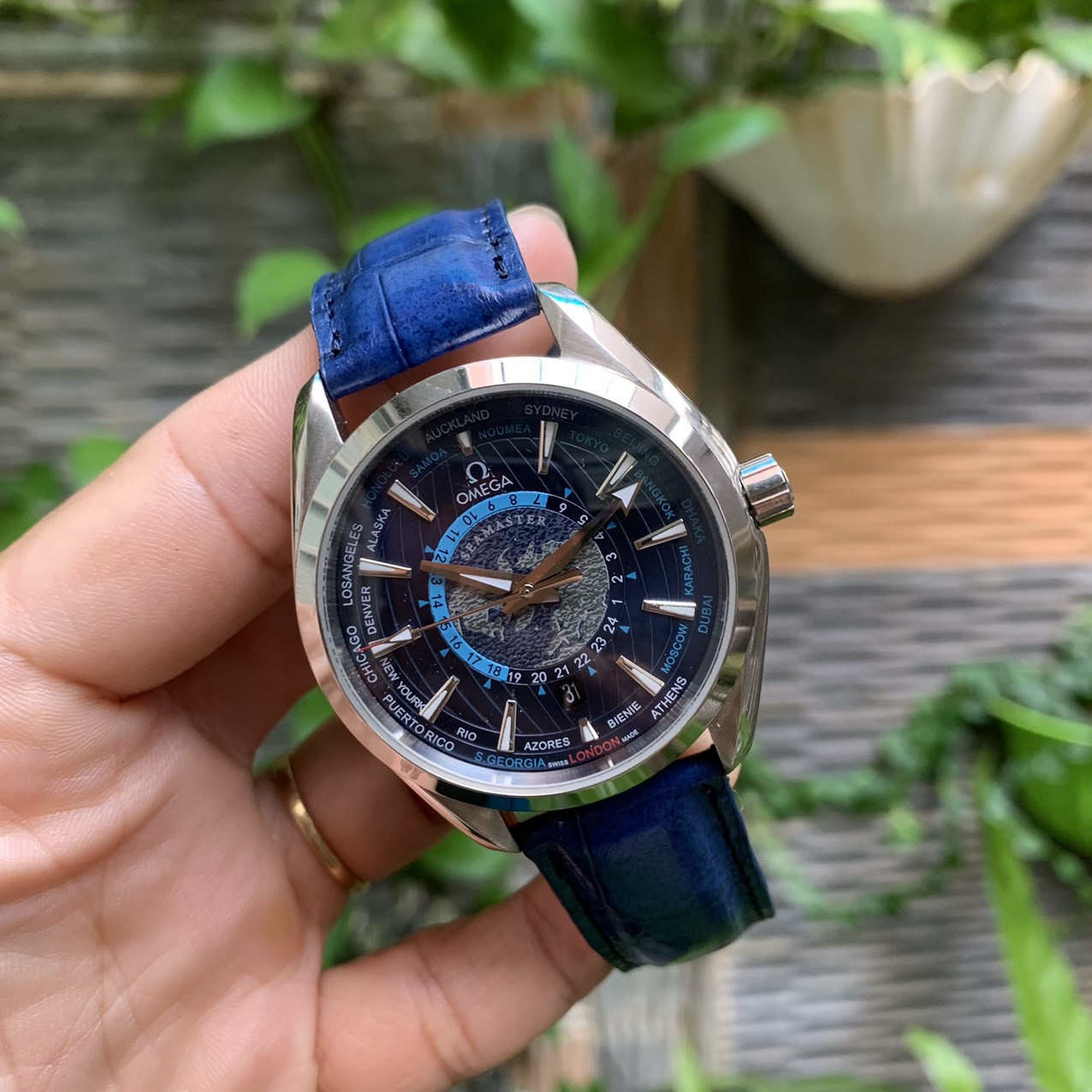 Đồng hồ đeo tay nam Omega blue phong thủy