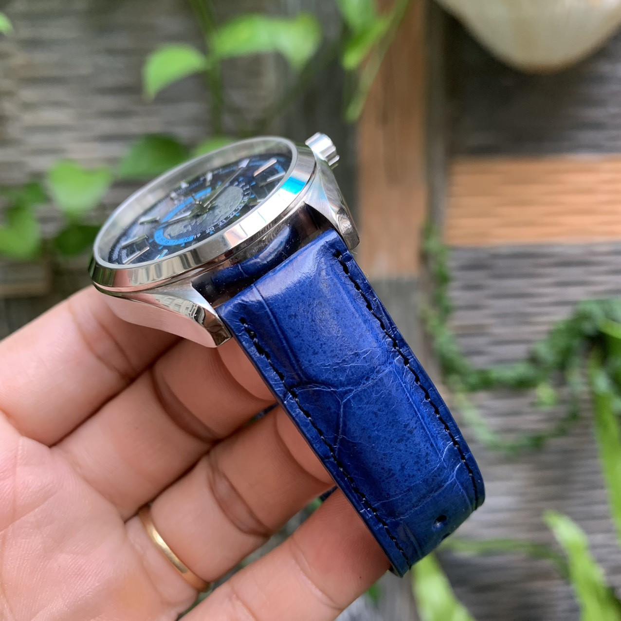 Đồng hồ đeo tay nam Omega blue phong thủy