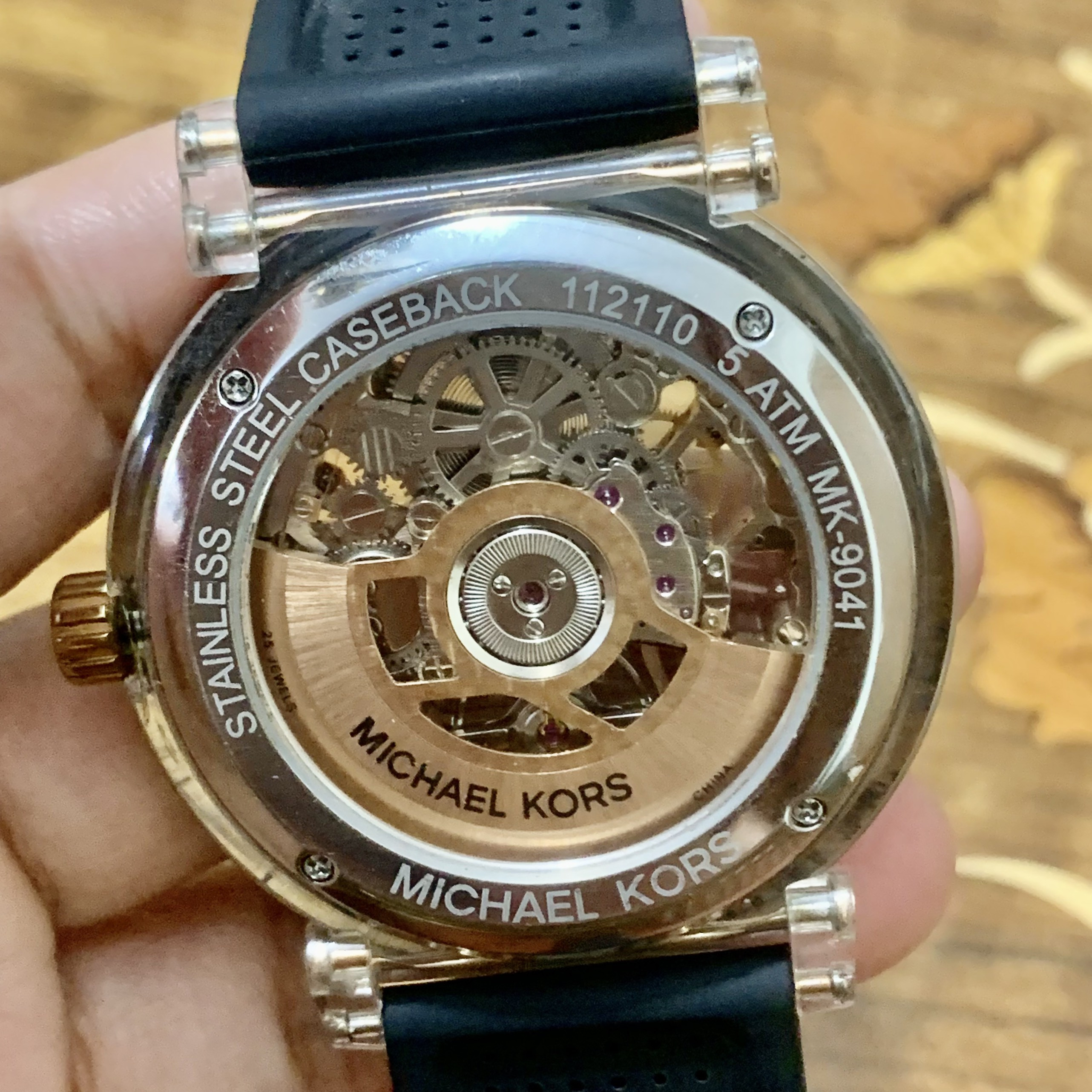 Đồng hồ đeo tay nam Michael Kors MK-9041 lộ mặt lộ đáy