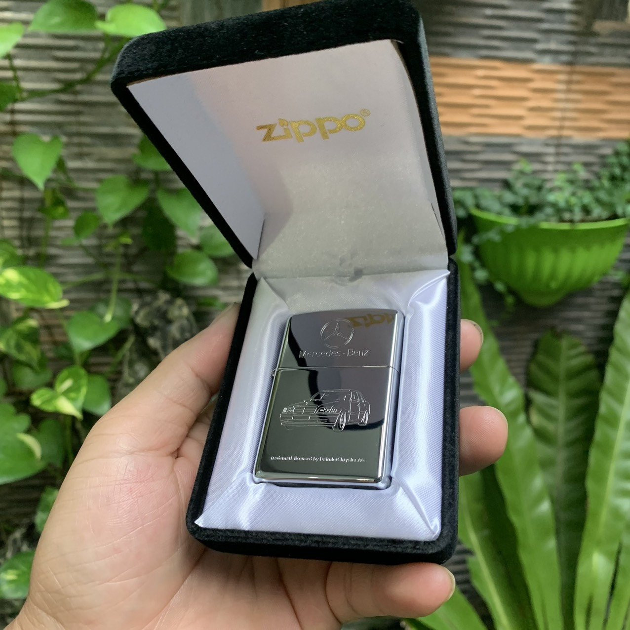 Bật lửa Zippo phiên bản hàng tặng của hãng xe Mercedes - Ben