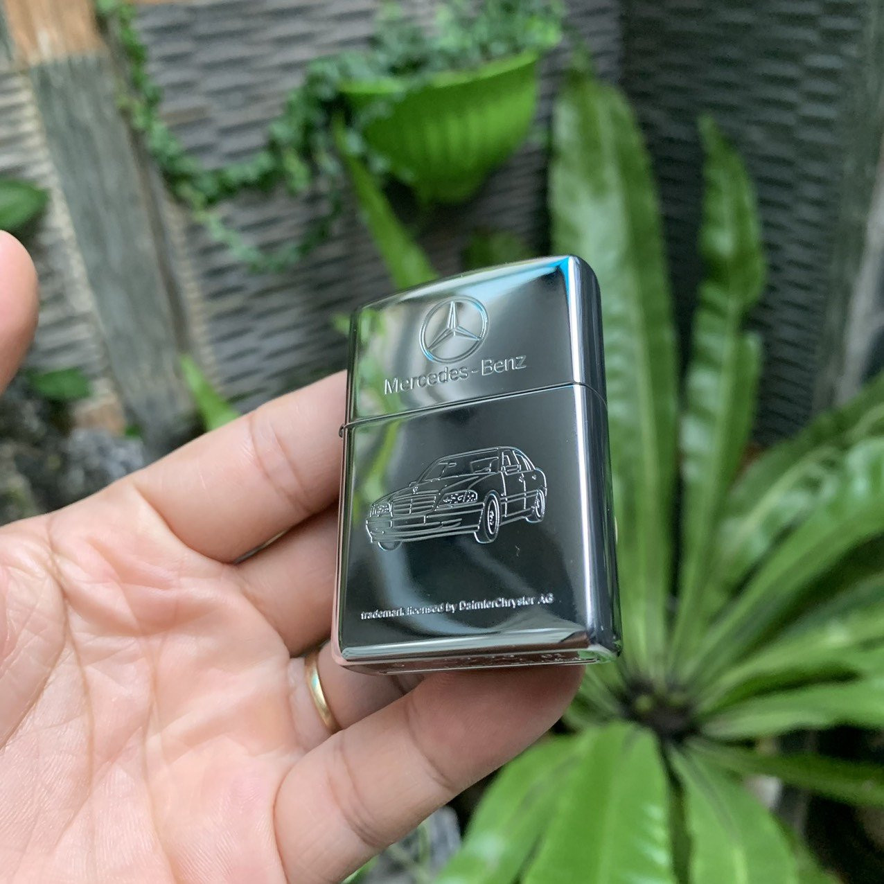 Bật lửa Zippo phiên bản hàng tặng của hãng xe Mercedes - Ben