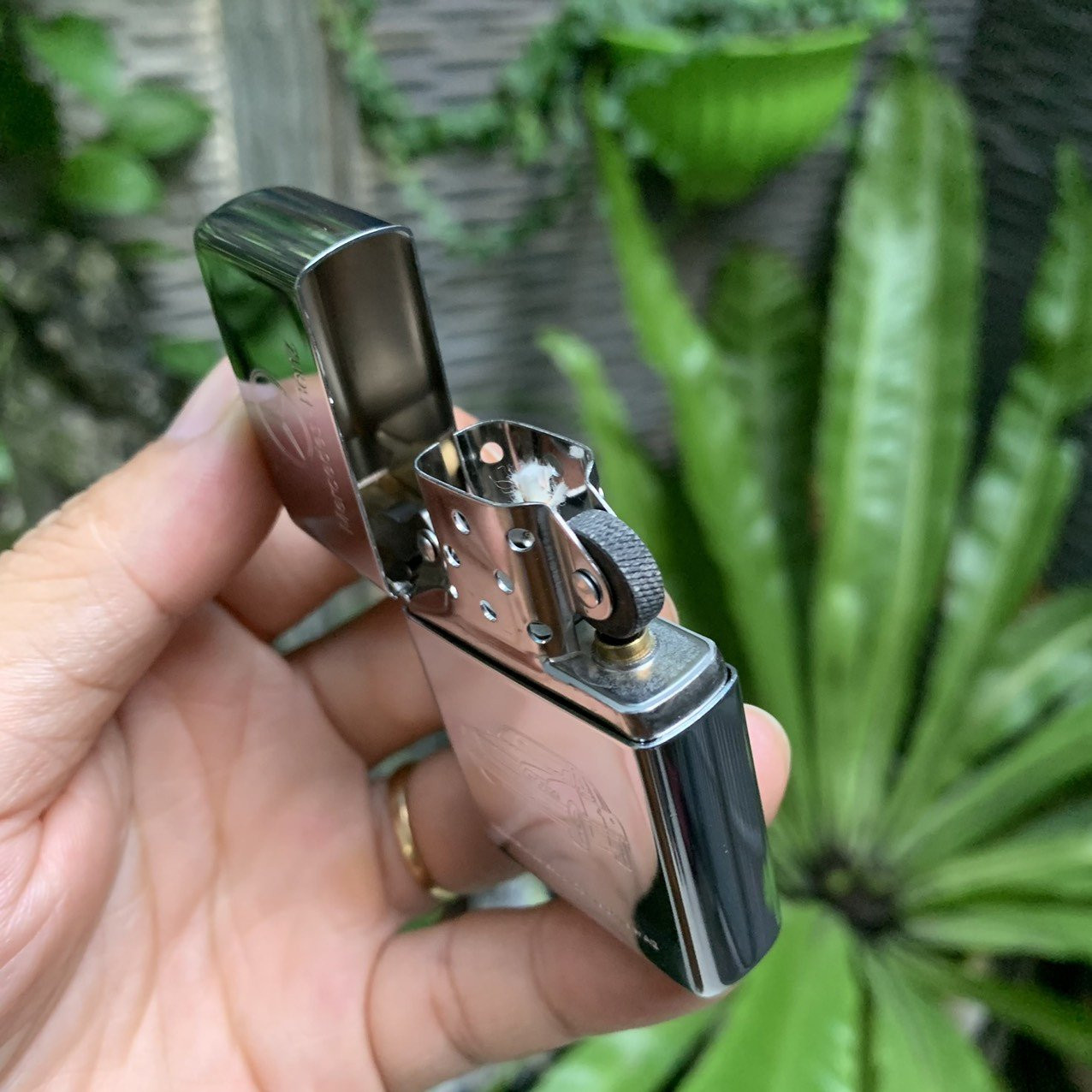 Bật lửa Zippo phiên bản hàng tặng của hãng xe Mercedes - Ben